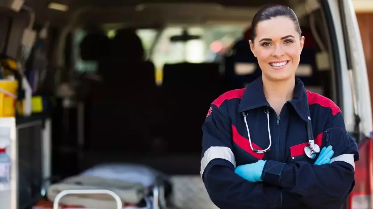 Essential Guide to EMT-B Training: Programs, Job Opportunities, and Salaries