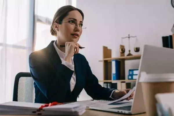 A Comprehensive Guide to Becoming a Lawyer Assistant