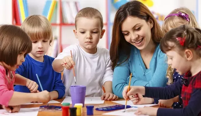 Do you want to become a kindergarten teacher? Preschool education courses might help you!