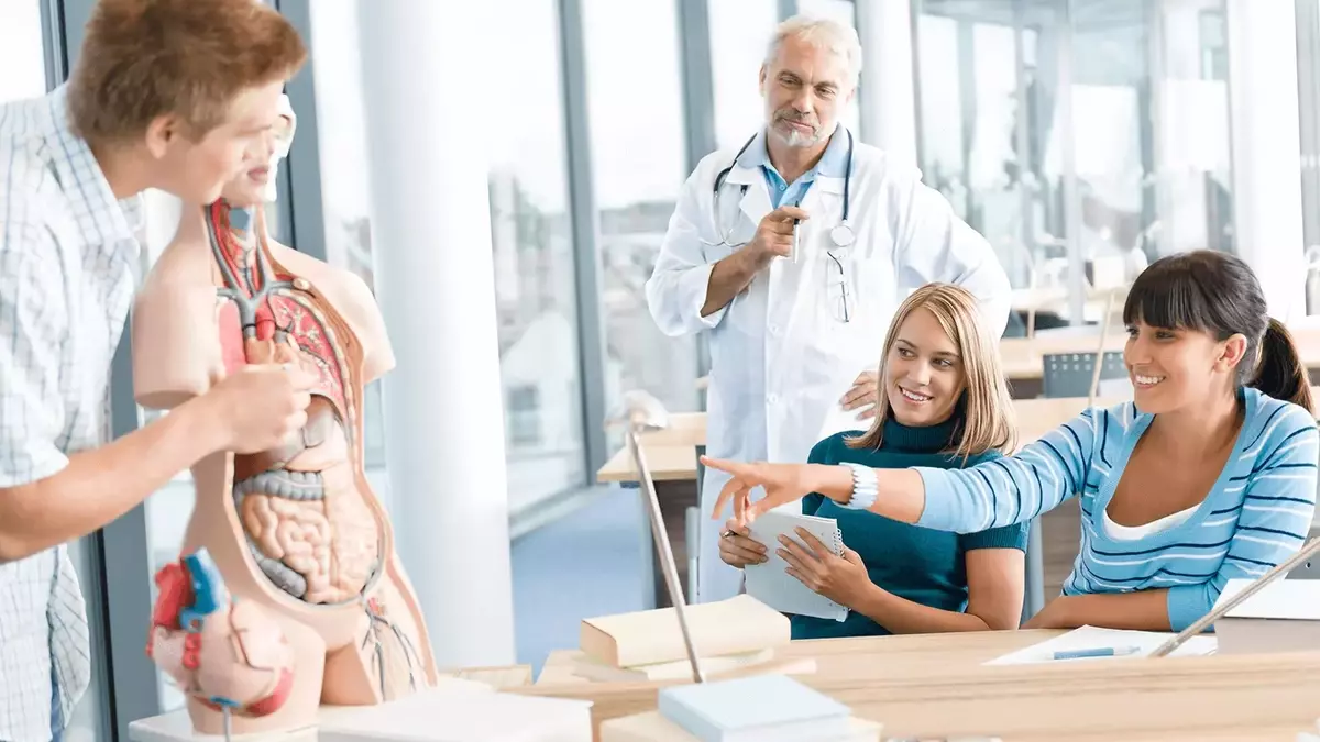 Certified Nursing Assistant (CNA) Courses: A General Overview