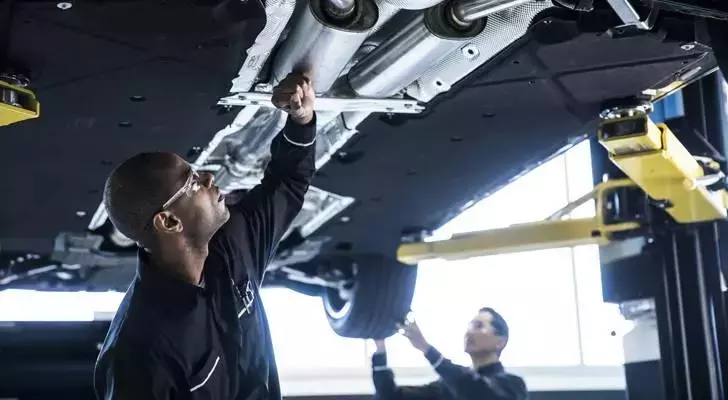 Mercedes-Benz – Diesel Mechanic Apprenticeship Program: A Pathway to Expertise and Career Growth