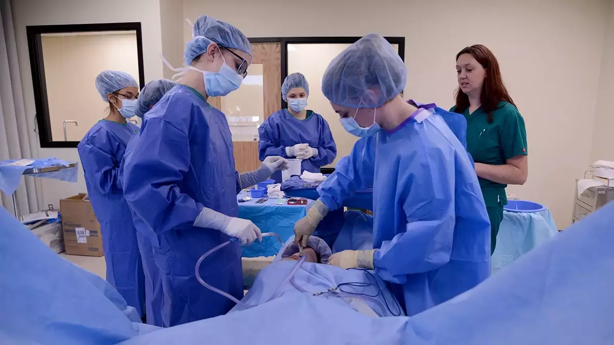 Surgical Technologist Course: Training, Requirements, and Career Outlook