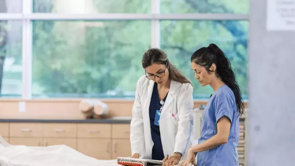 Understanding LPN to RN Online Pathways