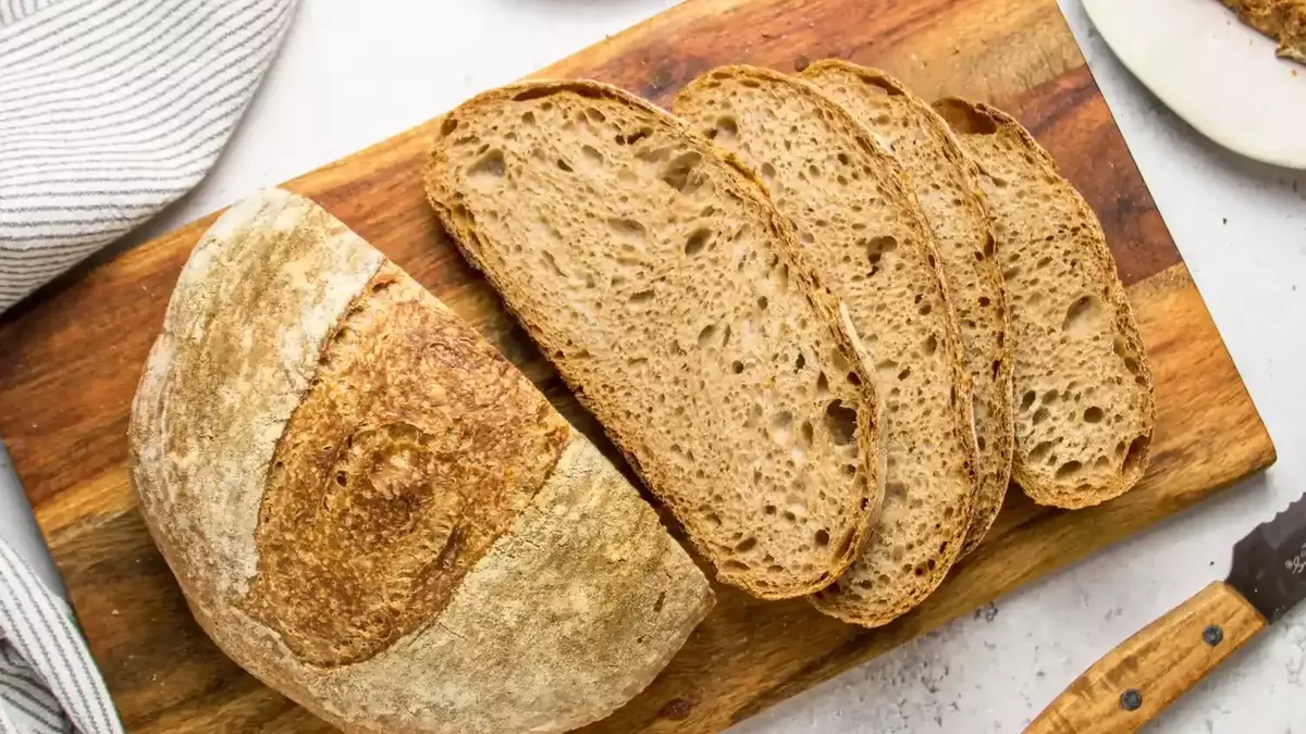 Effortless Whole Wheat Loaf: A No-Knead Dutch Oven Method