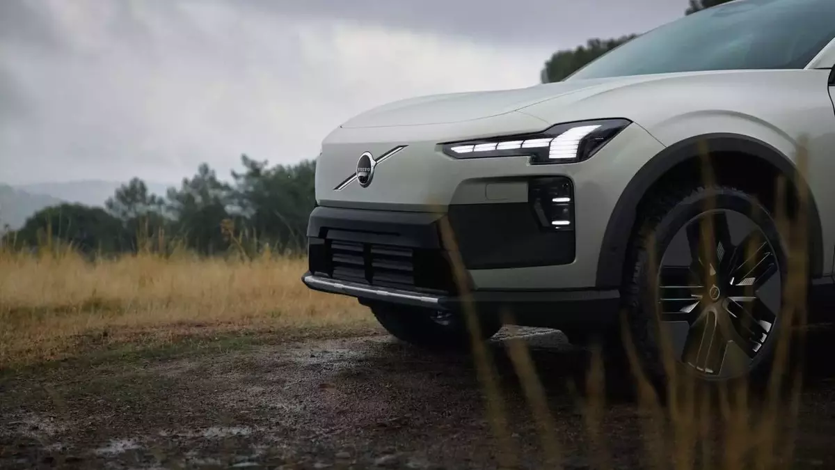 Volvo EX60 Redefines Family Electric Vehicle Travel with Enhanced Range and Smart Features