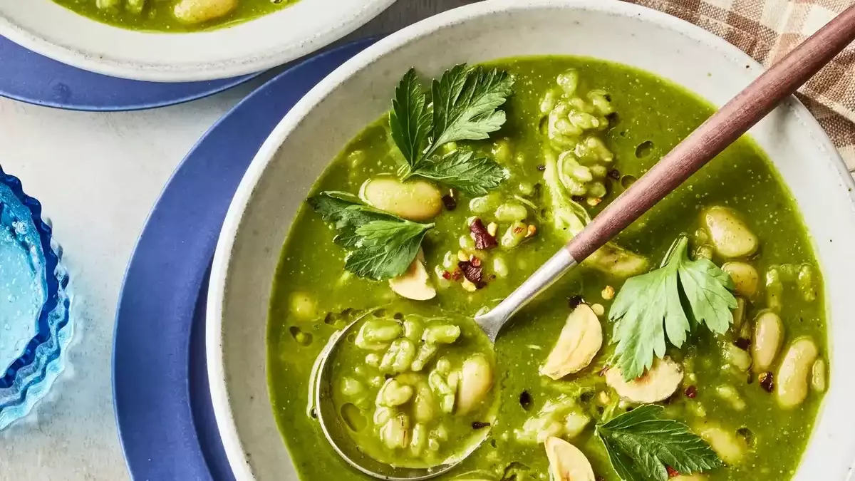 Revitalizing Green "Swamp" Soup: A Quick & Healthy Meal