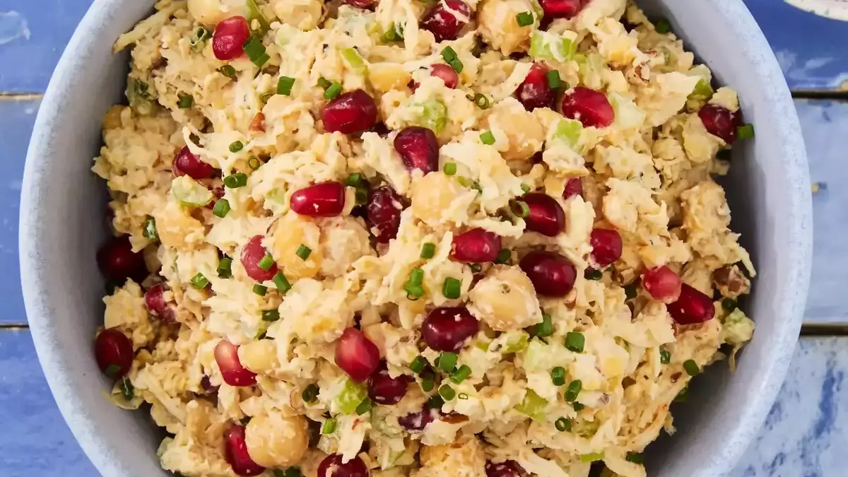 Wholesome Chickpea and Chicken Salad: A Nutritious and Flavorful Meal Solution