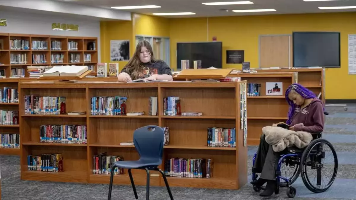 Kentucky School's Phone Ban: Successes and Setbacks