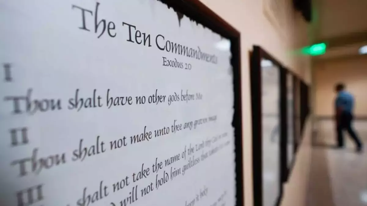 Appeals Court Reinstates Louisiana Law Mandating Ten Commandments in Schools