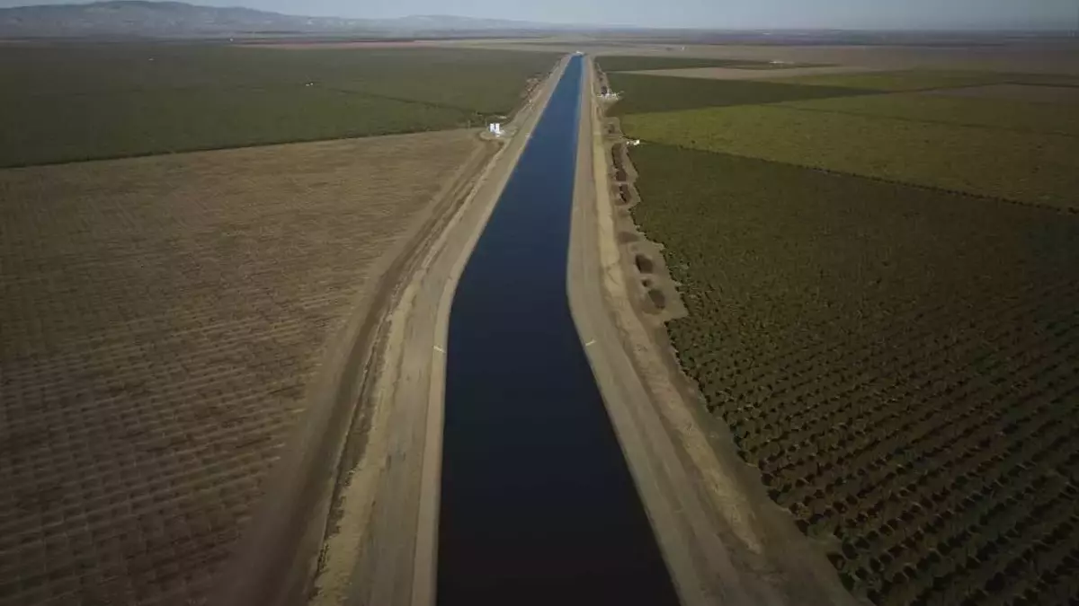 California Farmers Turn to Solar Energy Amid Water Scarcity