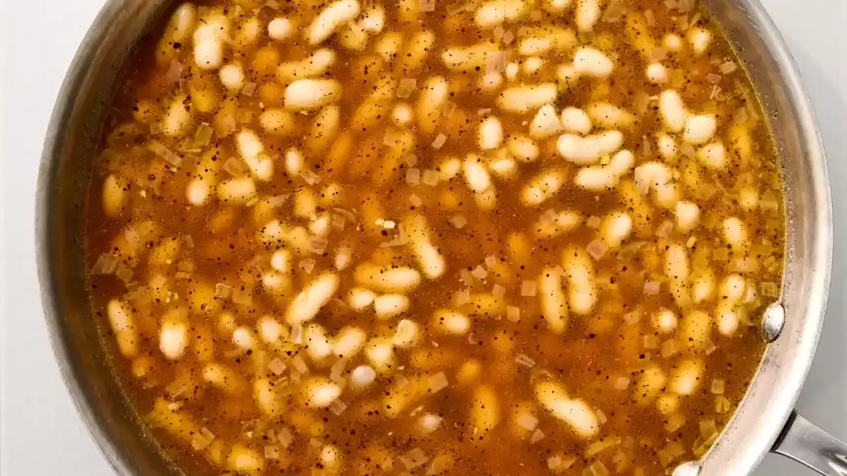 Speedy & Flavorful Cacio e Pepe White Bean Dish