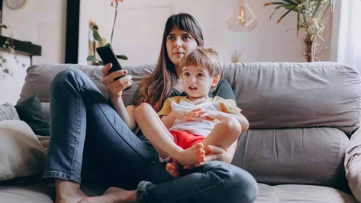 Understanding the 'Silky Mom' Parenting Approach