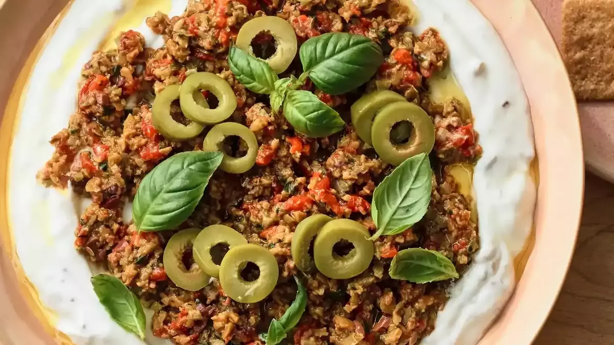 Mediterranean Olive and Yogurt Spread with Roasted Peppers