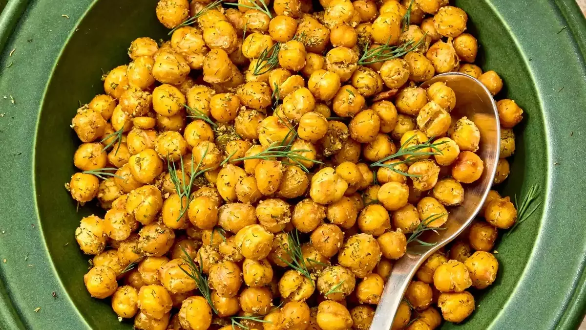 Crispy Dill Pickle Chickpeas: A Healthy and Flavorful Snack