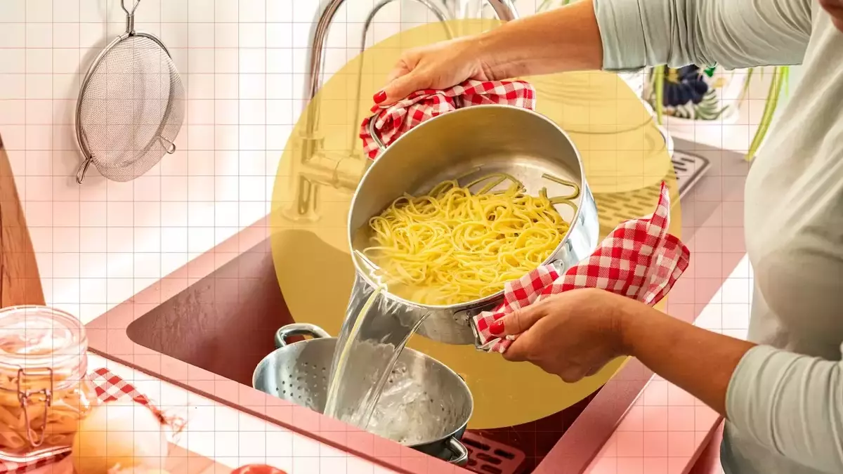 The Great Pasta Debate: To Rinse or Not to Rinse?