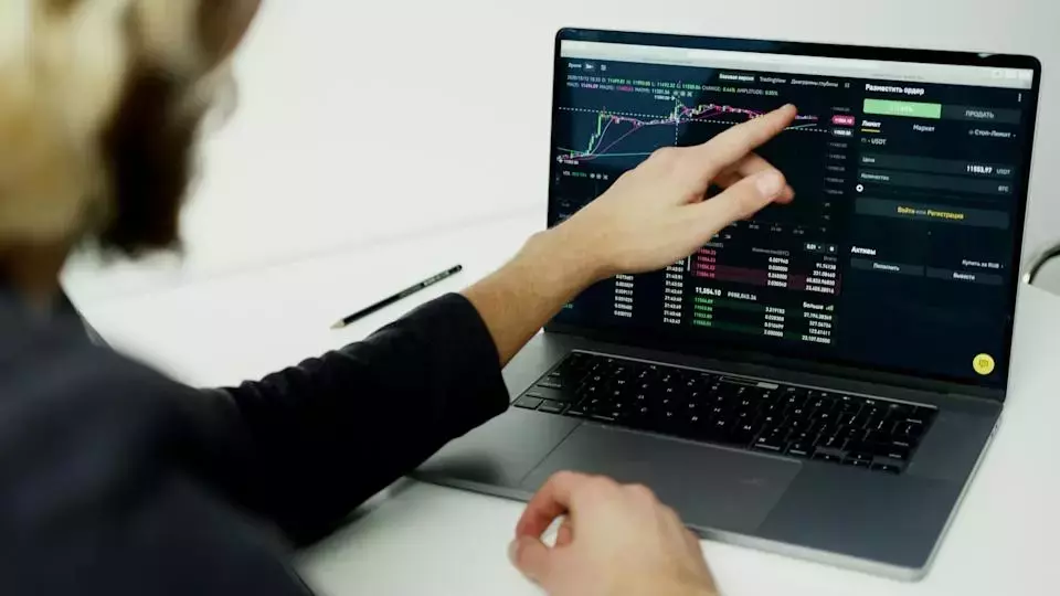 Jim Cramer's Insights on Fiber Optic Sector's Market Performance: Ciena's Gains