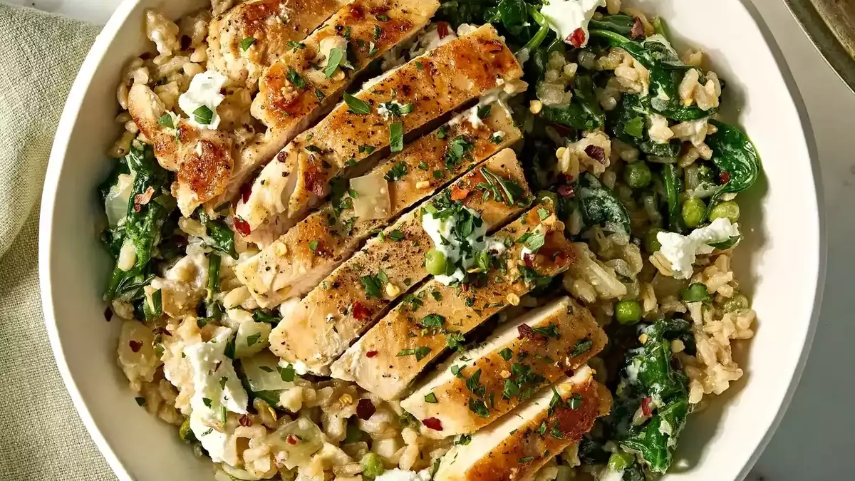 Creamy Lemon Chicken Skillet with Spinach & Peas: A Wholesome One-Pan Meal