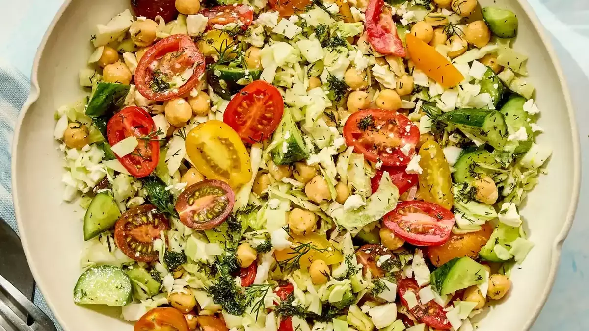 Refreshing Chickpea and Vegetable Medley: A Quick and Healthy Salad