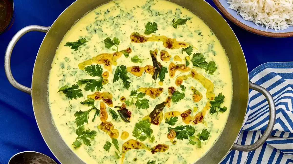 Crafting Kadhi: A Tangy and Flavorful Chickpea-Yogurt Stew