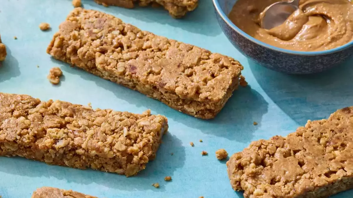Delicious Peanut Butter Granola Bars: A Healthy Snack Option