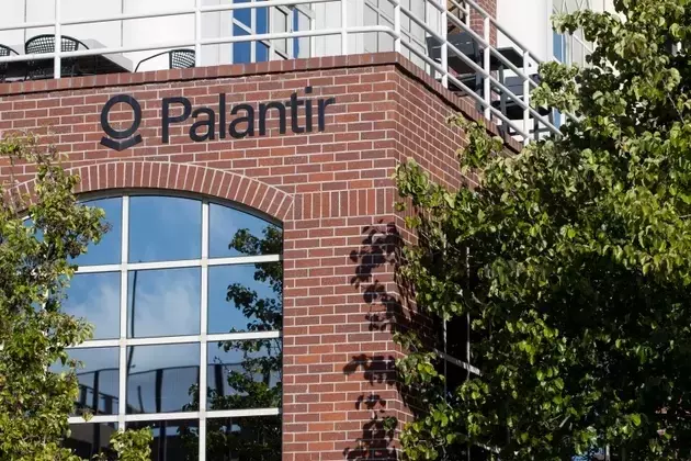 Palantir's AI Dominance: FCF Growth Amidst Software Volatility