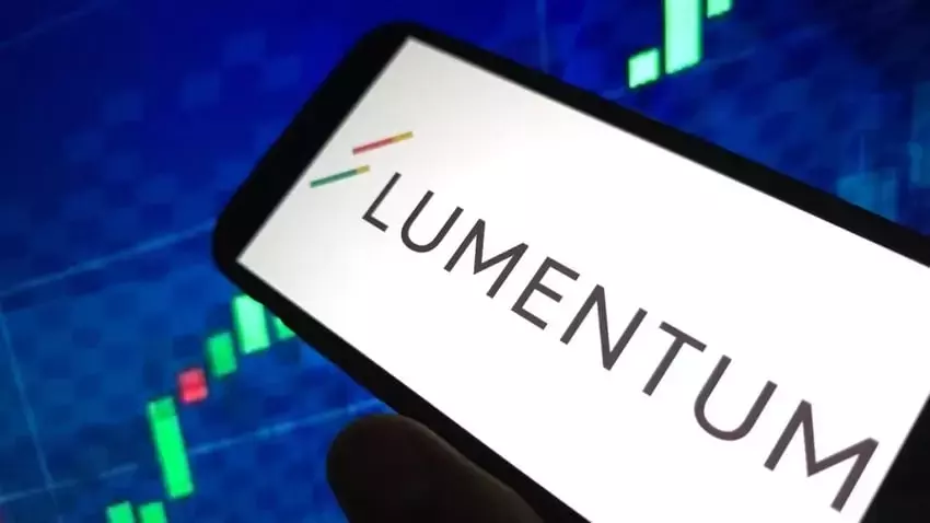Lumentum Shares Fall Despite Strong Q3 Performance and Optimistic Analyst Outlook