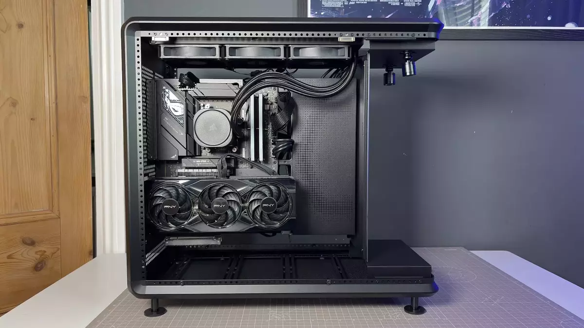 Cooler Master MasterFrame 360 Panorama Review: A Unique PC Case for Personal Expression
