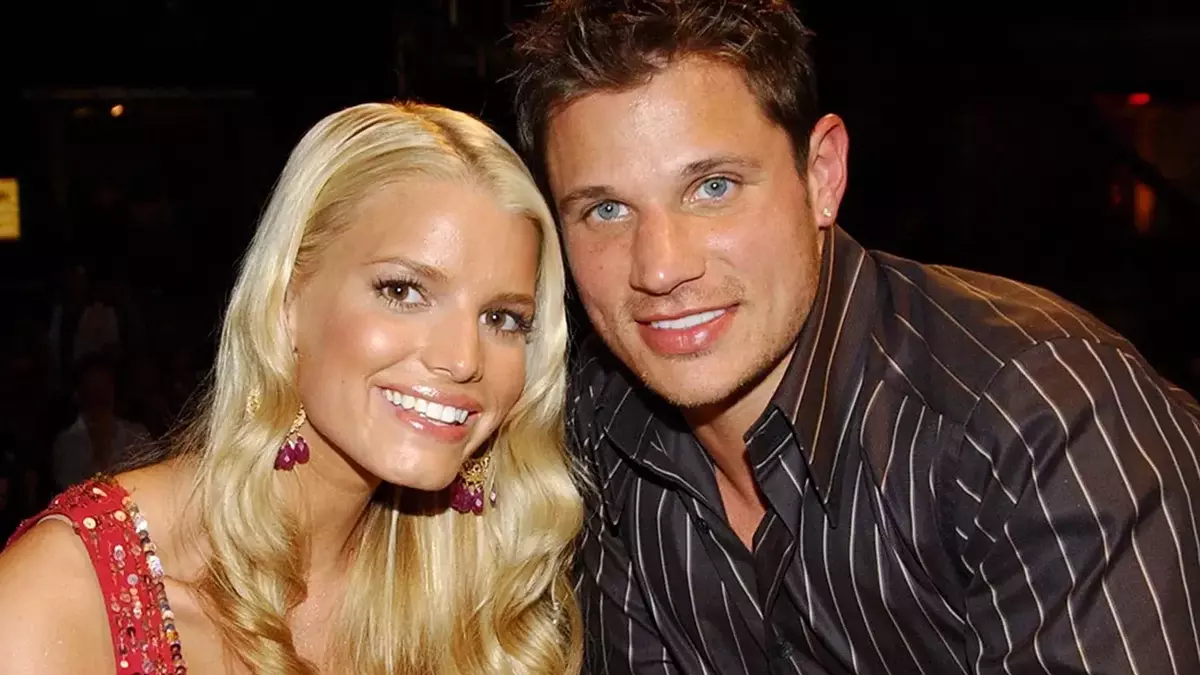 Former Spouses Nick Lachey and Jessica Simpson's Unexpected Mid-Air Encounter to Hawaii