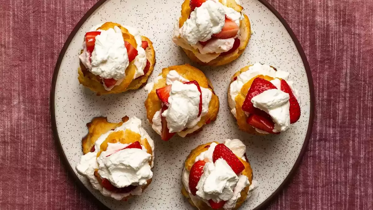 Effortless Strawberry Shortcakes: A Five-Ingredient Delight