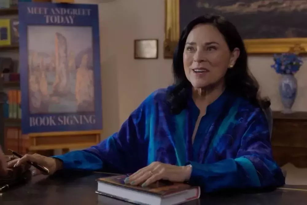 Outlander's Concluding Scene Honors Author Gabaldon and Crew with Hidden Tributes