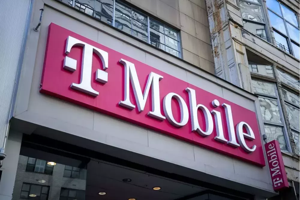 T-Mobile's '15-Minute Switch' Intensifies Carrier Competition Amidst Price Hikes
