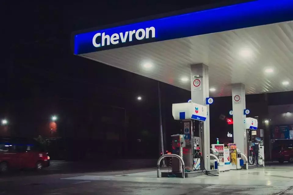 Berkshire Hathaway Adjusts Investment in Chevron