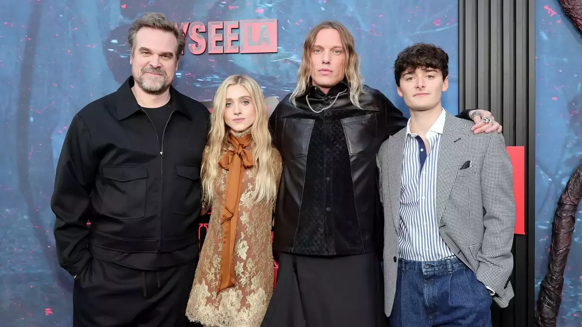 Stranger Things Cast Reacts to Viral 'Secret Episode' Fan Theory