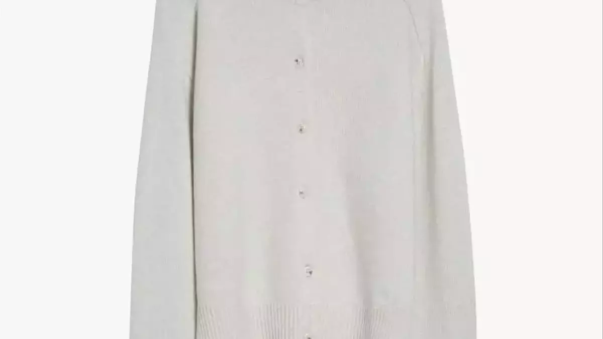The Ultimate Travel Cardigan Guide: Elevate Your Airport Style with Comfort and Chic