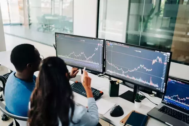 Navigating Public and Private Fixed Income: Beyond Benchmarks