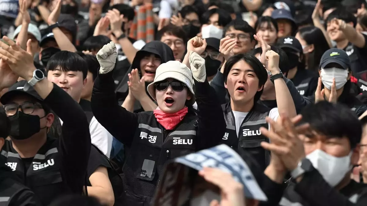 Samsung Workers Secure Historic Profit-Sharing Deal, Averting Strike and Boosting Compensation