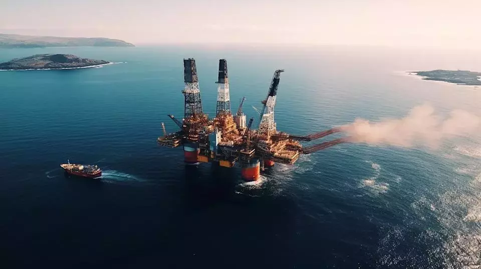 Mizuho and Barclays Elevate Exxon Mobil Price Targets Amidst Shifting Oil Market Dynamics