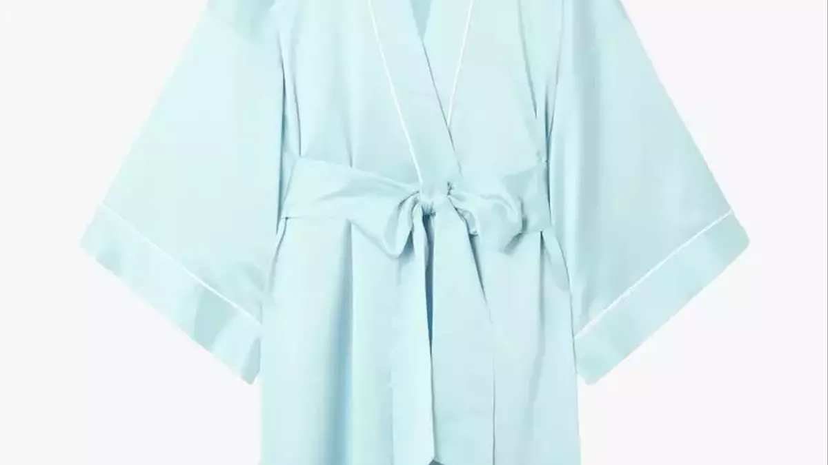 Chic Bridesmaid Robes: Essential Attire for Pre-Wedding Festivities