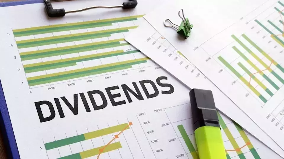 Enbridge vs. Kinder Morgan: A Comprehensive Dividend Stock Analysis for Income Investors