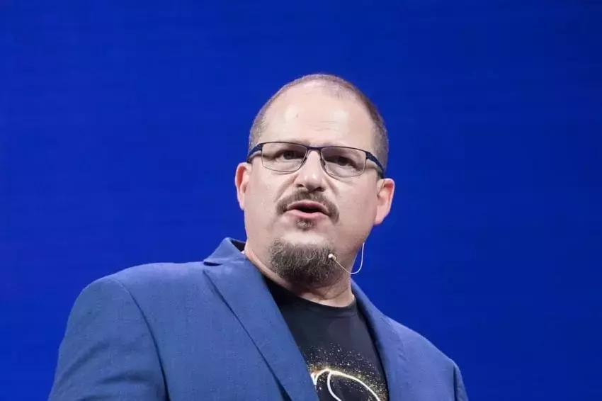 From Engineer to CEO: Cristiano Amon's Journey and Key Career Insights
