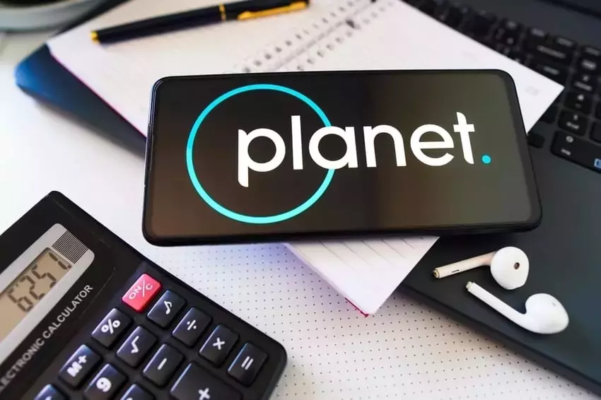 Planet Labs Stock Performance Amidst Earnings and SpaceX IPO Anticipation