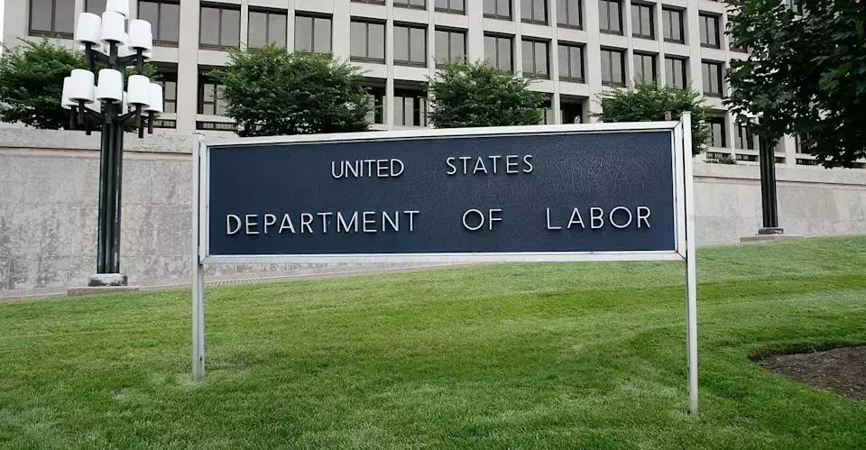 DOL Rule to Ease Alternatives in 401(K)s Draws Over 37,000 Comments