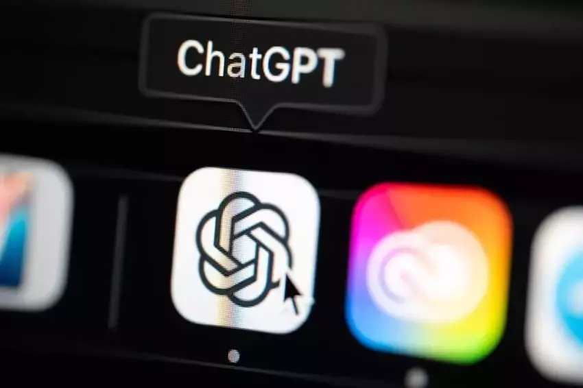 ChatGPT's rapid rise and Anthropic's challenge in the AI market