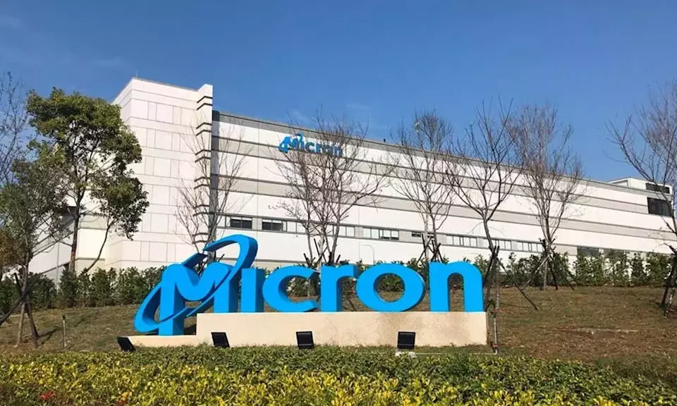 Micron Stock Tumbles Despite Broadcom's Strong Earnings