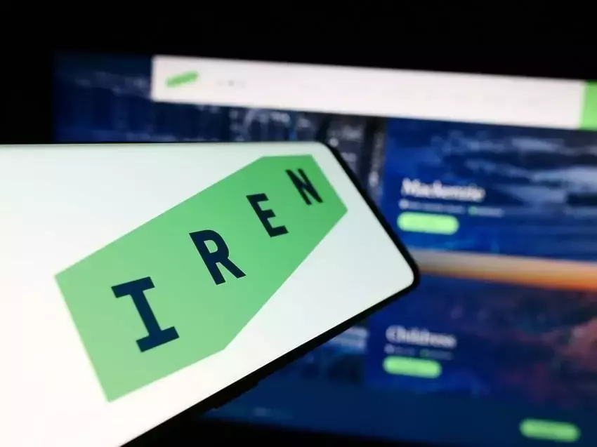 IREN Stock Experiences Decline Amidst Broader Crypto Market Downturn and Business Model Transition
