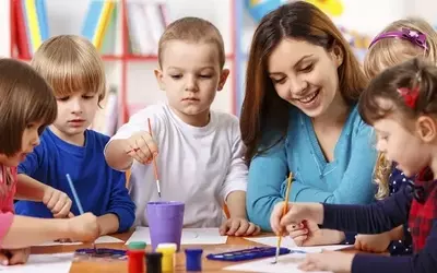 Do you want to become a kindergarten teacher? Preschool education courses might help you!