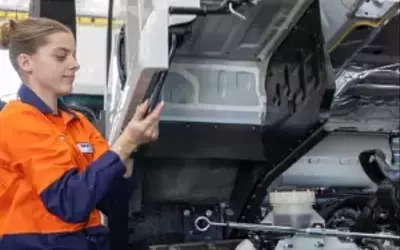 Penske Diesel Mechanic Apprenticeship Program:Skilled Employment with Training