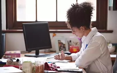 Teachers' Social Media Dilemmas: Navigating Free Speech and Professional Responsibilities
