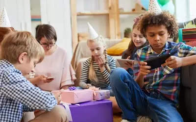 Reimagining Teen Gatherings: The Allure of Phone-Free Nostalgia Parties