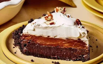 Decadent Chocolate Delight: The Ultimate Mississippi Mud Pie